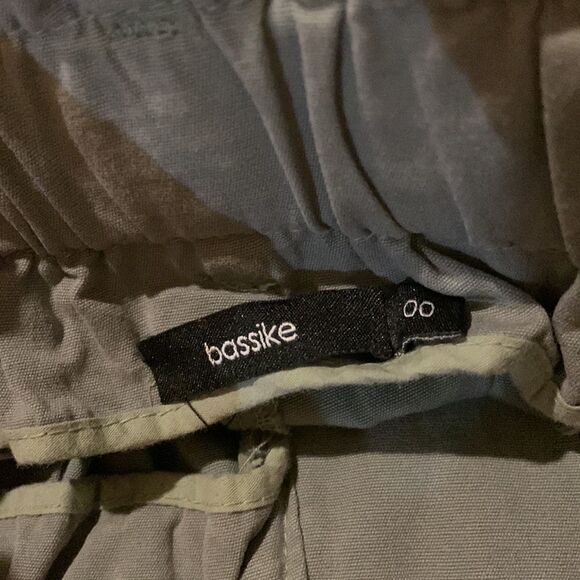 Bassike Canvas belted paper bag shorts. Size 00 - Picture 4 of 11